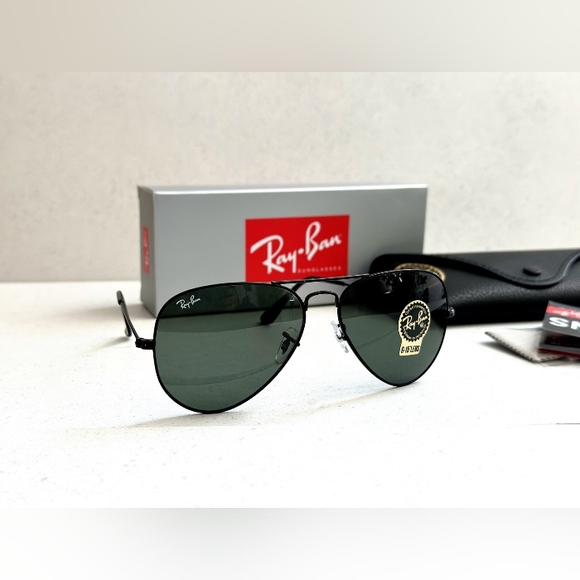 LIKE NEW RayBan Aviator Classic RB3025 Black Ray ban Sunglasses - Picture 7 of 12